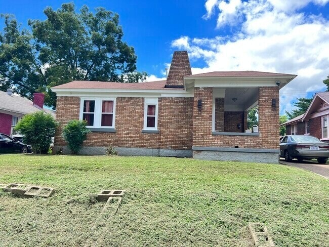 Building Photo - Historic Home 4 Bedroom