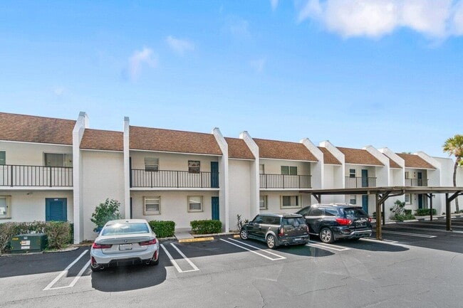 Building Photo - 2935 SW 22nd Ave Unit 1060