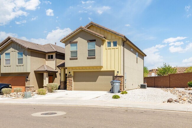 Photo - 4 bed | 2 1/2 bath | 2 car garage in Desert Canyon with washer/dryer/fridge!