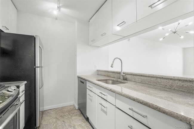 Photo - 4 Martine Ave Unit 404