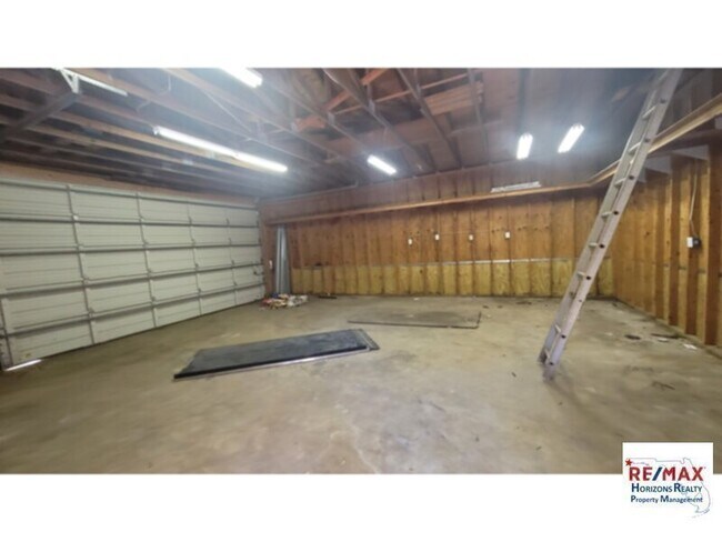 Photo - Fabulous move in ready home!