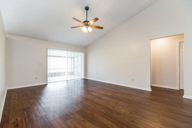 Photo - 664 Weybridge Ct