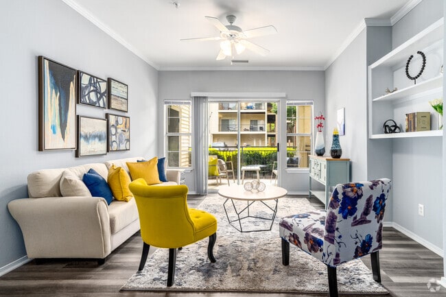 1BR, 1BA - 835SF