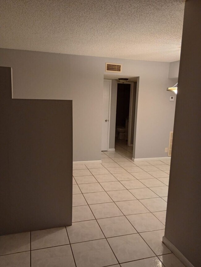 Photo - Spacious 1 Bedroom + Den, 1 Bathroom in No...