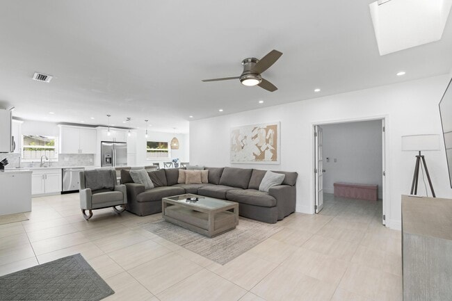 Photo - 124 Oregon Ln