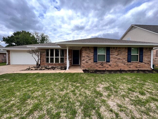Building Photo - 7642 Chesapeake Dr