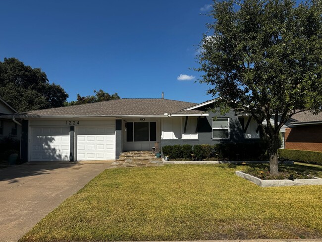 Updated 3 bed 2 bath with outdoor living a... - Updated 3 bed 2 bath with outdoor living a... Casa