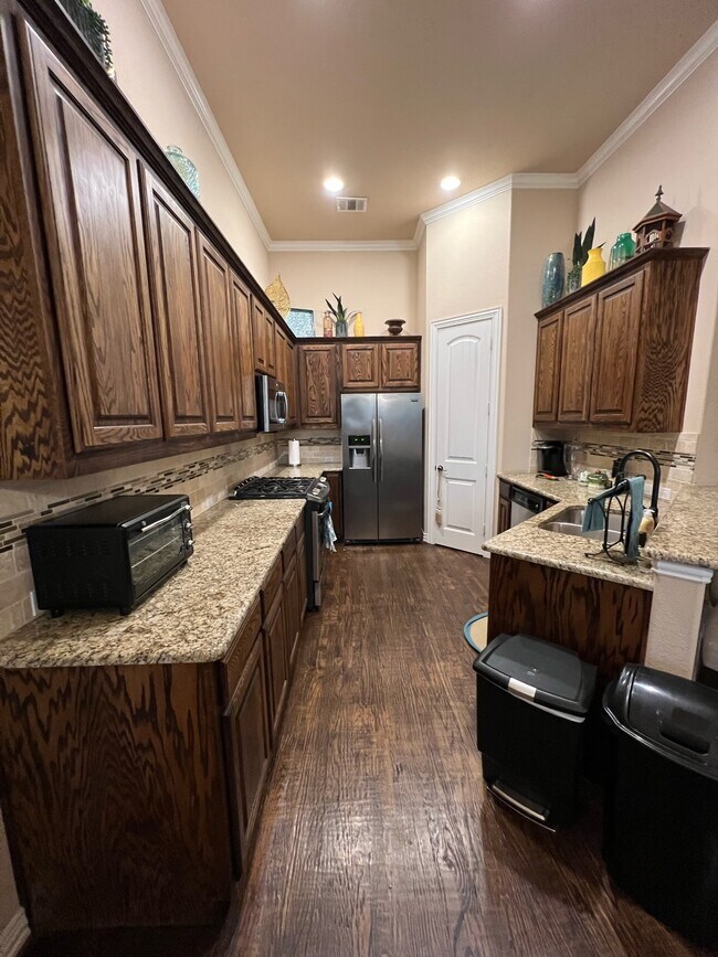 Photo - 2211 Eriksson Ln