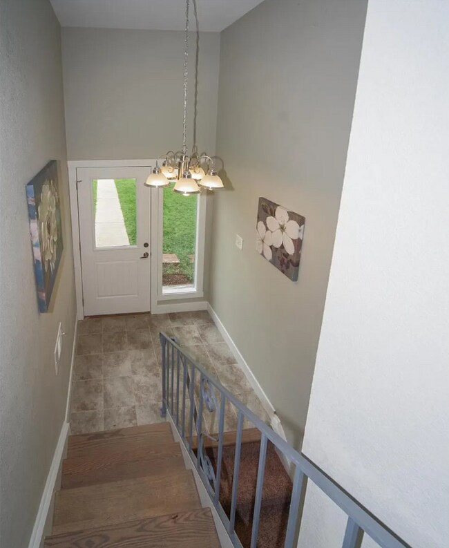 Photo - 827 S Robb Way