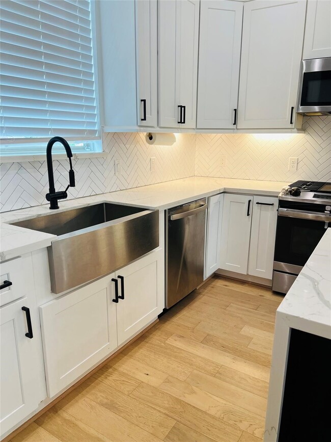 Photo - 1103 W 15th 1/2 St