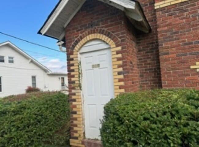 Photo - 406 North Main St