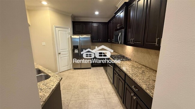 Photo - 829 W 26th St