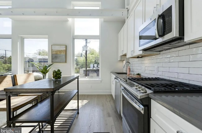 Building Photo - 3018-3012 12th St NE Unit 2