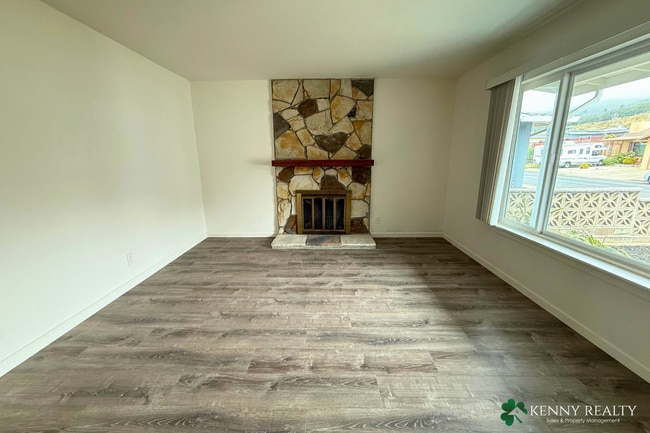 Photo - 1225 Douglas Wy