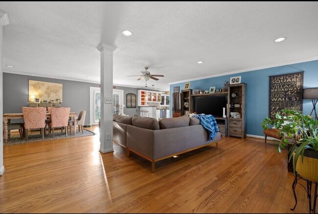 Photo - 1627 Fernwood Cir