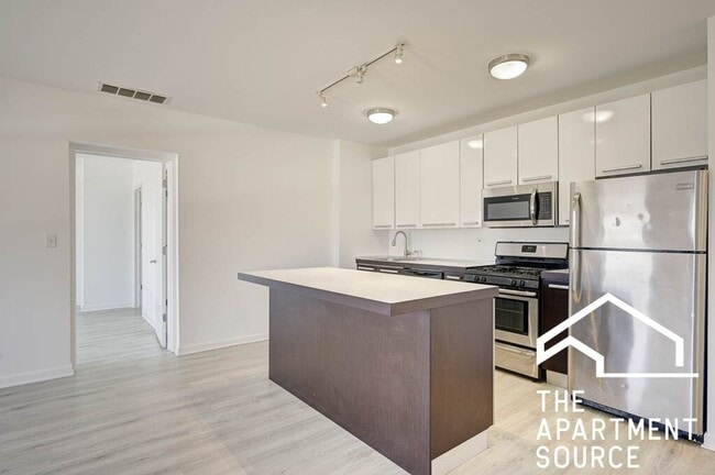 1540 W Glenlake Ave Unit 5B