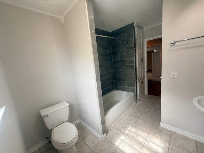 Photo - 2319 32nd St