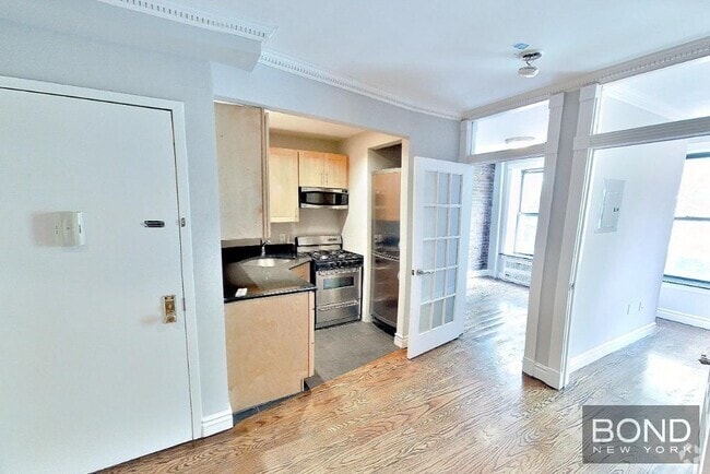 Building Photo - 420 E 9th St Unit 6 Rental