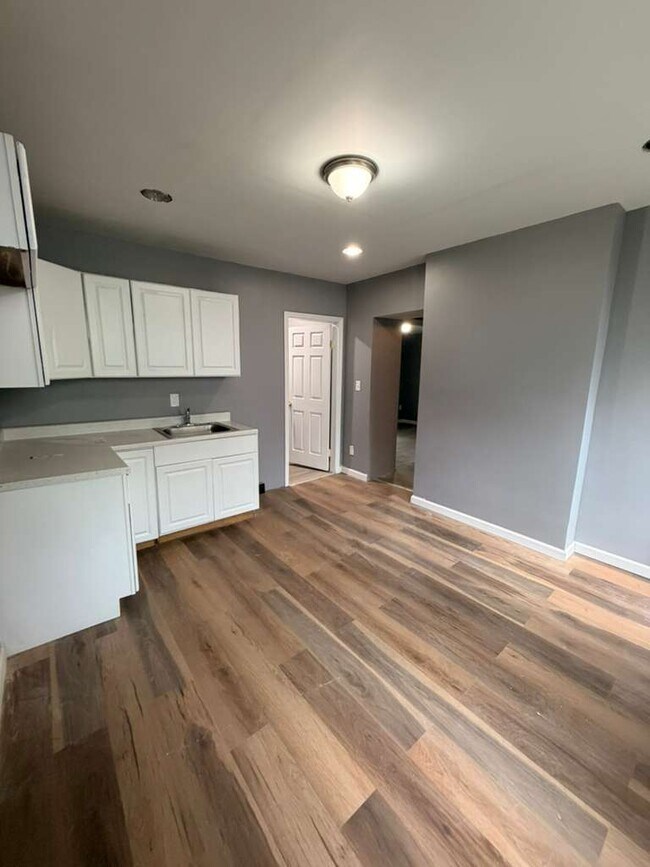 Photo - 722 2nd Ave