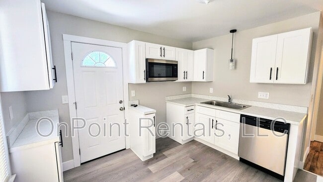 Photo - 7873 Syracuse St