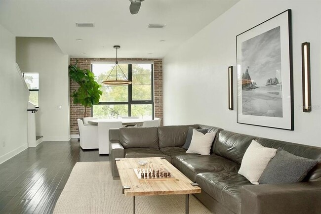 Photo - 814 2nd Ave N