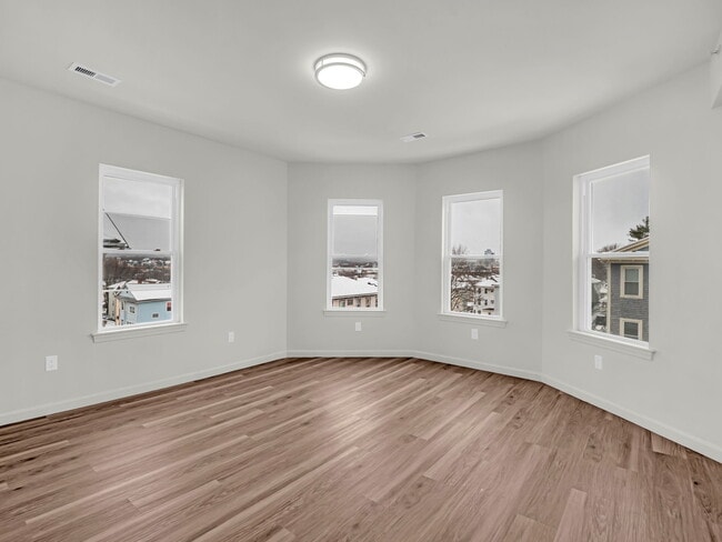 Building Photo - 12 Alpine St Unit 2 Rental
