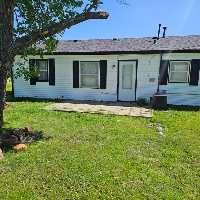 Building Photo - 2324 NW 30th St Rental