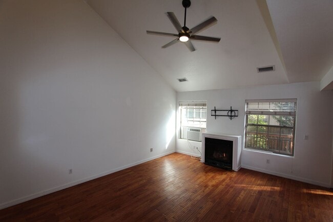 Photo - 3-Bed / 2.5-Bath Townhome in Boulder Point Near FUTS Trails
