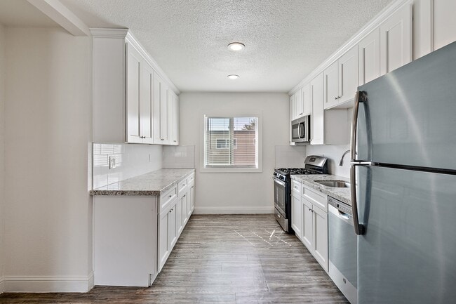 Photo - Palm Court Apartments