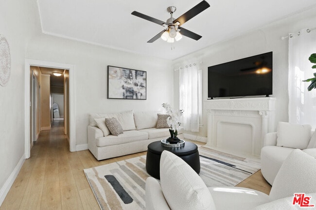 Building Photo - 442 N Orange Grove Ave