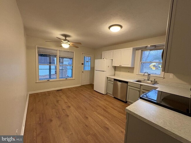 Photo - 39564 Potomac Ave