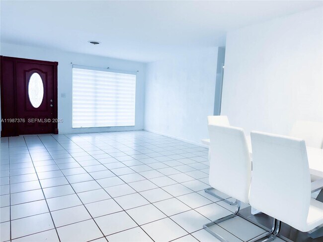 Photo - 1911 N 44th Ave