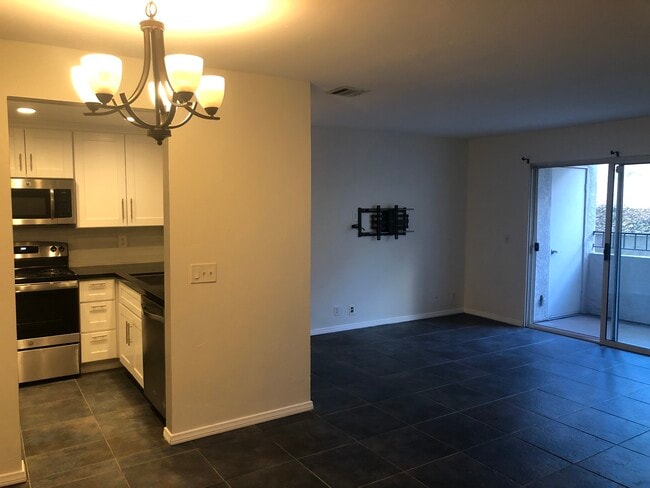 Building Photo - 3078 Broadway Unit 105