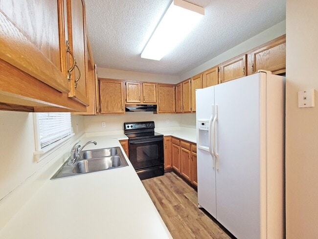 Photo - 807B Edgemont Terrace SW