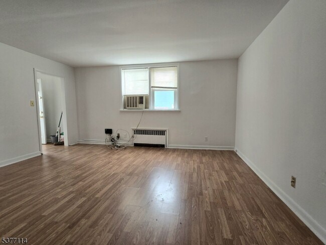 Photo - 305 Green Ave Unidad 1st