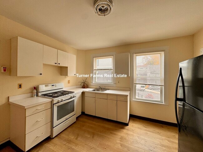 Photo - 144 Hillside St