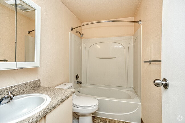 1BR, 1BA - 631 SF