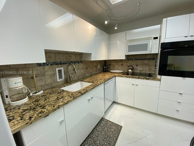 Photo - 4001 S Ocean Dr Unidad 10F