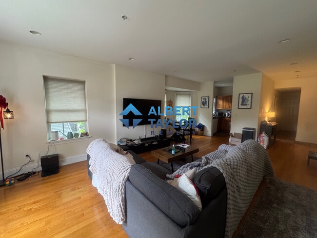 Photo - 10 Selkirk Rd Unit 2