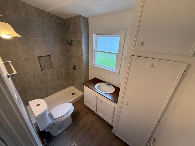 Photo - 119 Louis Davis Dr