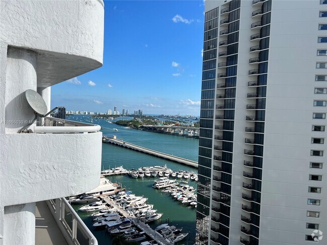 Building Photo - 1717 N Bayshore Dr Unit A-1541 Rental