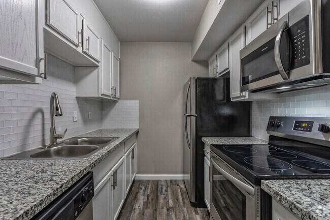2BR, 1.5BA - 864 SF Upgraded - Kitchen - Casa Luna Apartments