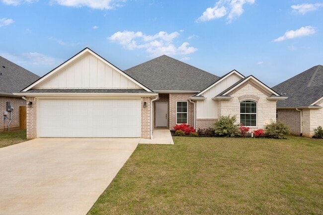 Building Photo - Gorgeous 4 bedroom in south Tyler