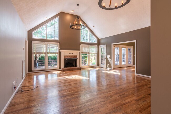 Photo - 100 Southfork Dr