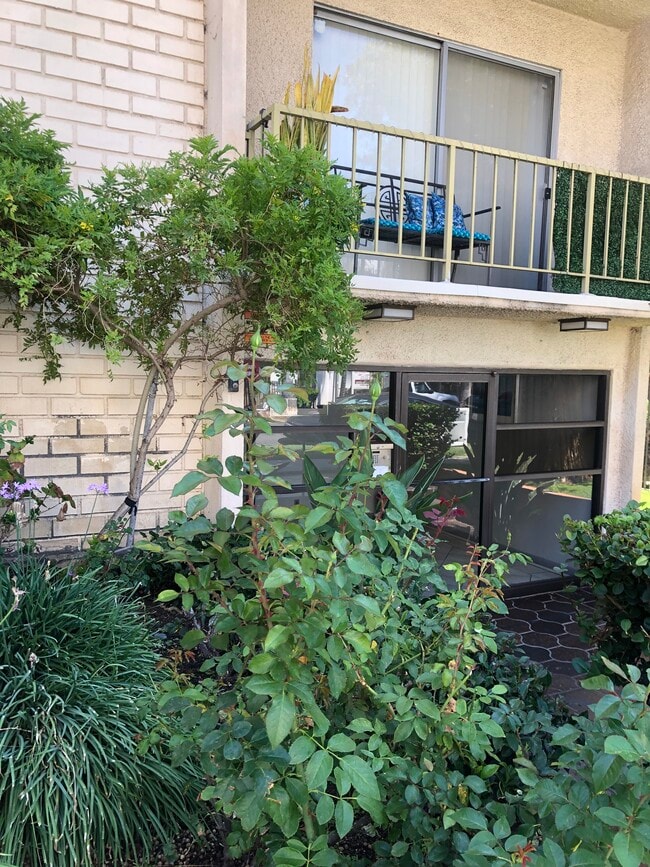 Building Photo - 514 Gramercy S Pl Unit 04
