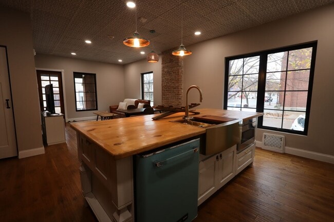 Photo - 400 N. 9th-4TH OFFSET Unit Apt. 400