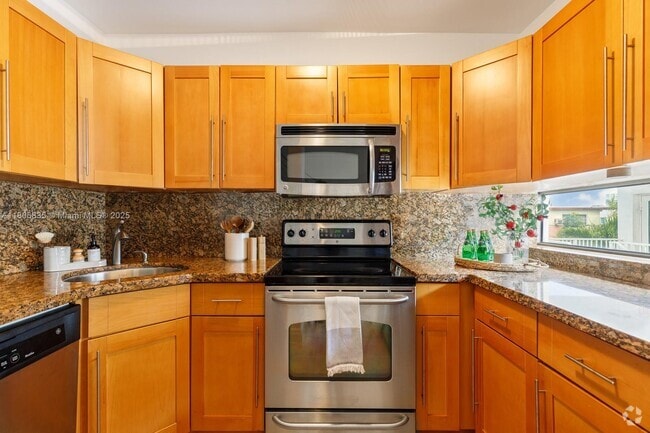 Building Photo - 600 76th St Rental