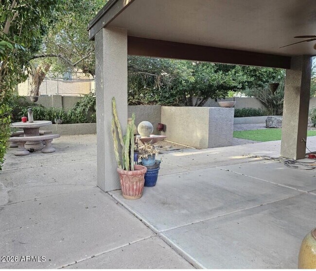 3582 E Santa Fe Ln