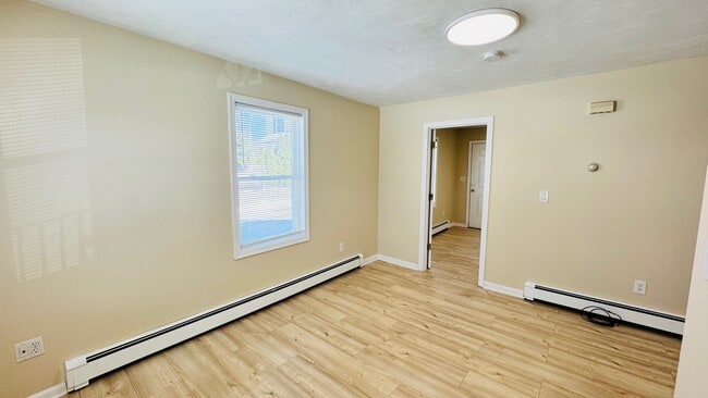 Building Photo - 58 Kent St Unit 1