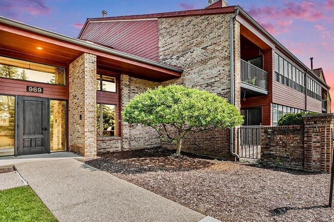 Building Photo - 969 GreenView Ct Rental
